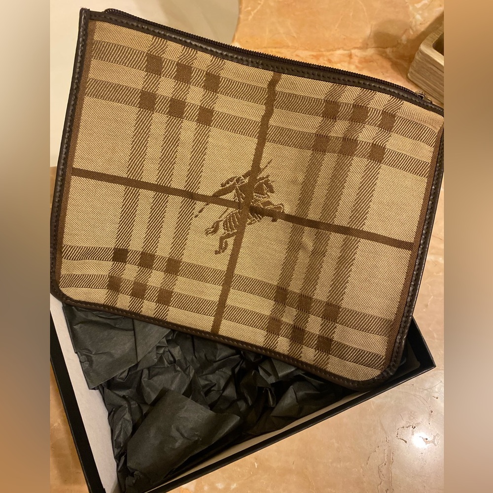 Burberry money holder or whatever prefer Very good condition..Cloth